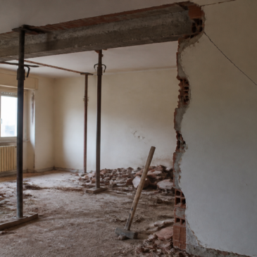Abbattere un muro in casa senza verificare se è portante: l’errore che ti può costare caro