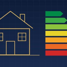 Illustrazione di una casa con la scala delle classi energetiche, per la guida su come si redige l'APE e quanto costa