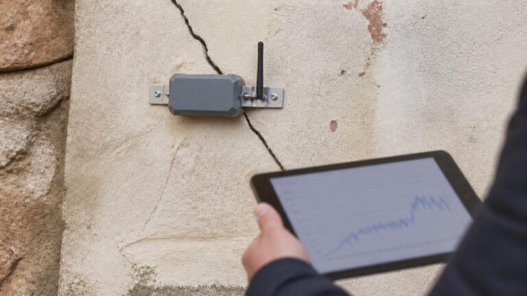 Sensori wireless per il monitoraggio delle fessure: come cambiano le indagini sugli edifici esistenti